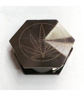 Grinder de metal con forma de hexágono para marihuana. Parte superior.