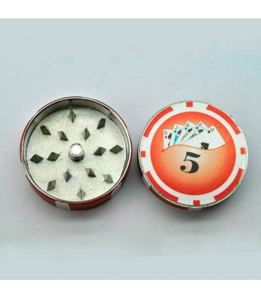 Grinder para marihuana con diseño de ficha de póker.